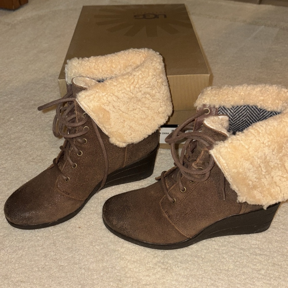 Ugg Zea Chocolate Brown Waterproof Boots - Size 8 - like new!